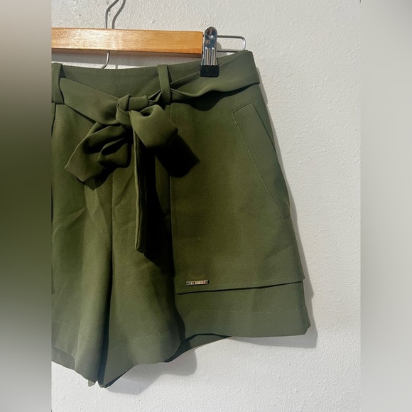 Ted Baker London Olive Tie Waist Paper Bag Trouser Shorts - Size 0 (27") - Picture 8 of 13
